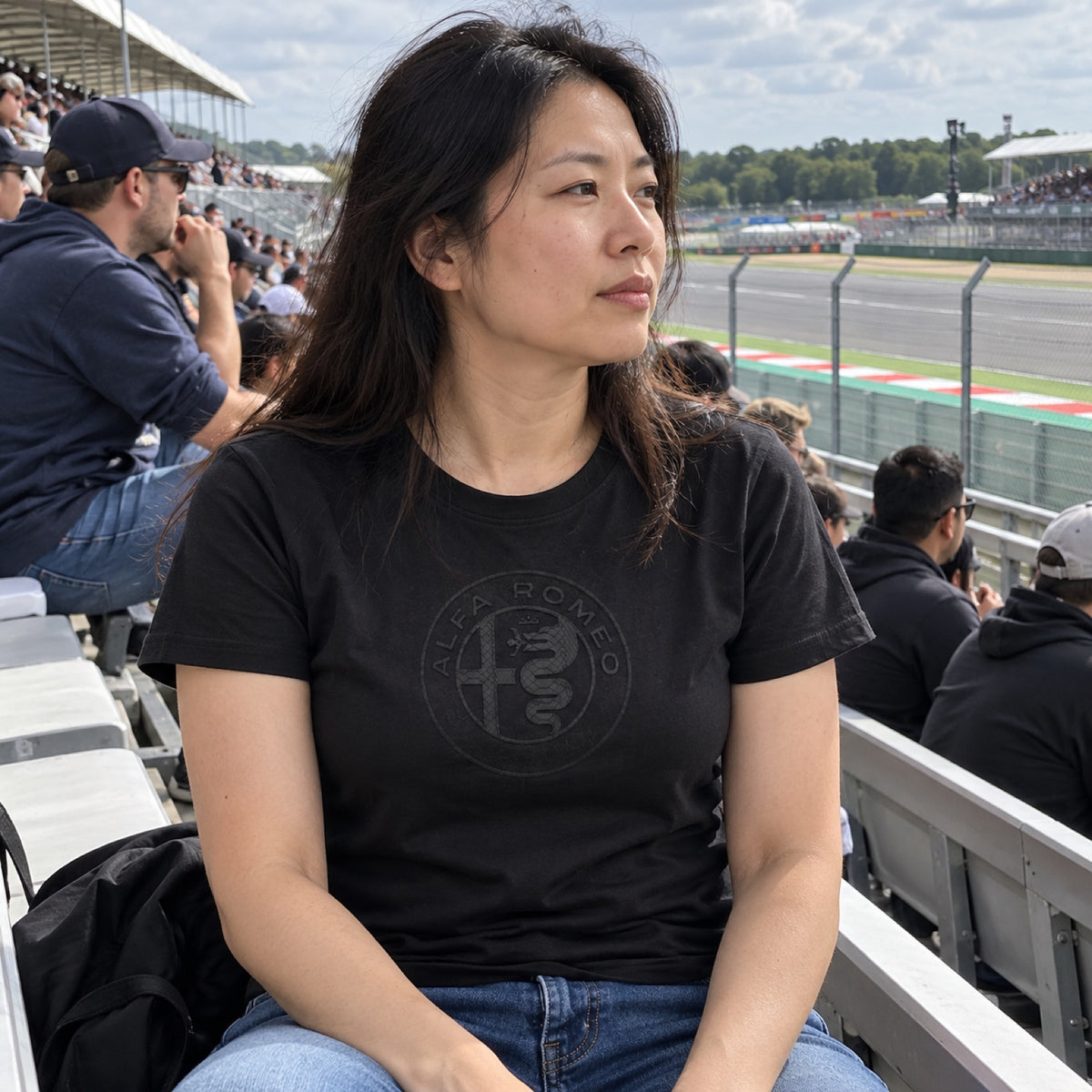 Alfa Romeo Serpentine T-Shirt with Grey Logo – ilustrační foto 2 (AI)
