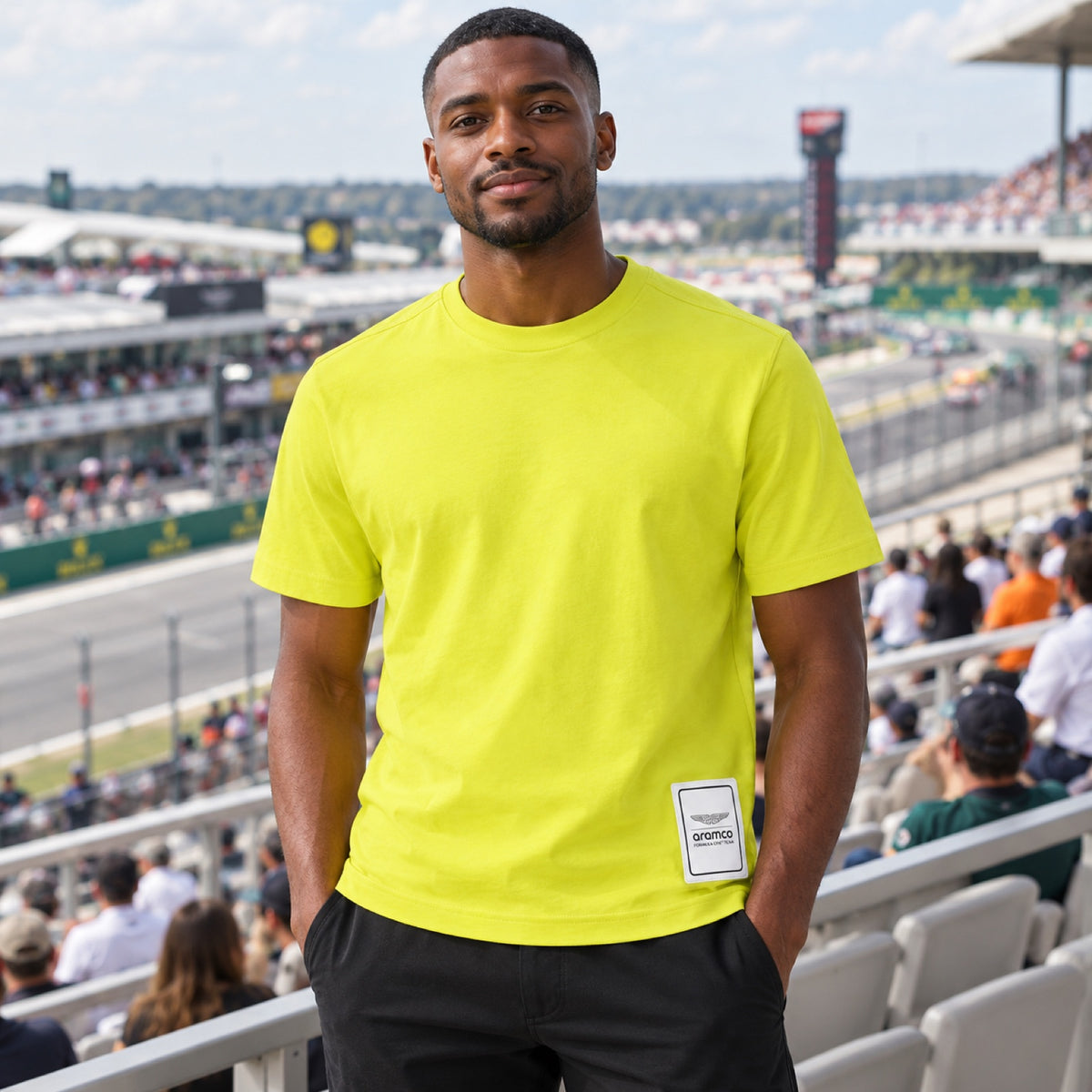 Aston Martin F1 Team LOGO Freizeit-T-Shirt – Hellgelb – Illustrationsfoto (KI)