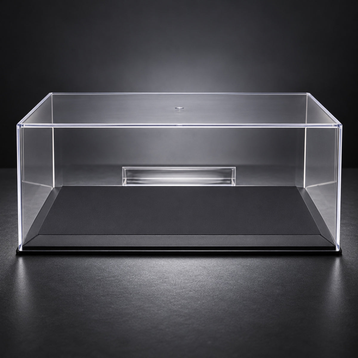 Transparente Kunststoff-Vitrine mit Sockel für 1:18 Modelle – Illustrationsfoto (KI)