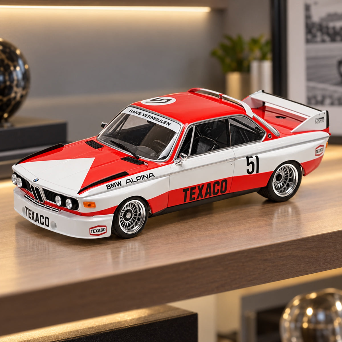 Minichamps BMW 3.0 CSL Zandvoort 1974 Modell 1:18 – H. Vermeulen – Illustrationsfoto (KI)