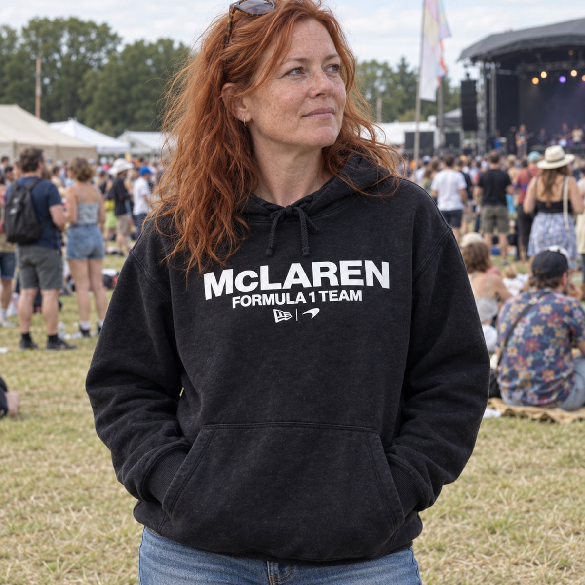 McLaren F1 New Era Wordmark Casual Hoodie – Black – ilustrační foto 2 (AI)
