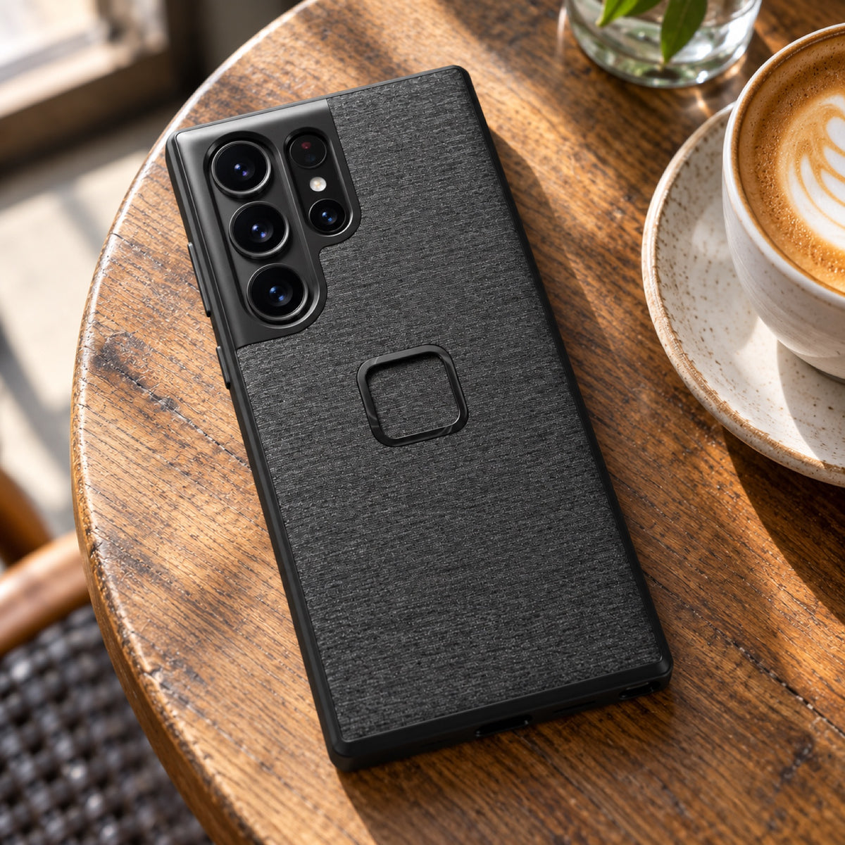 Peak Design Everyday Case – Samsung Galaxy S23 Ultra – Charcoal – Illustrationsfoto (KI)