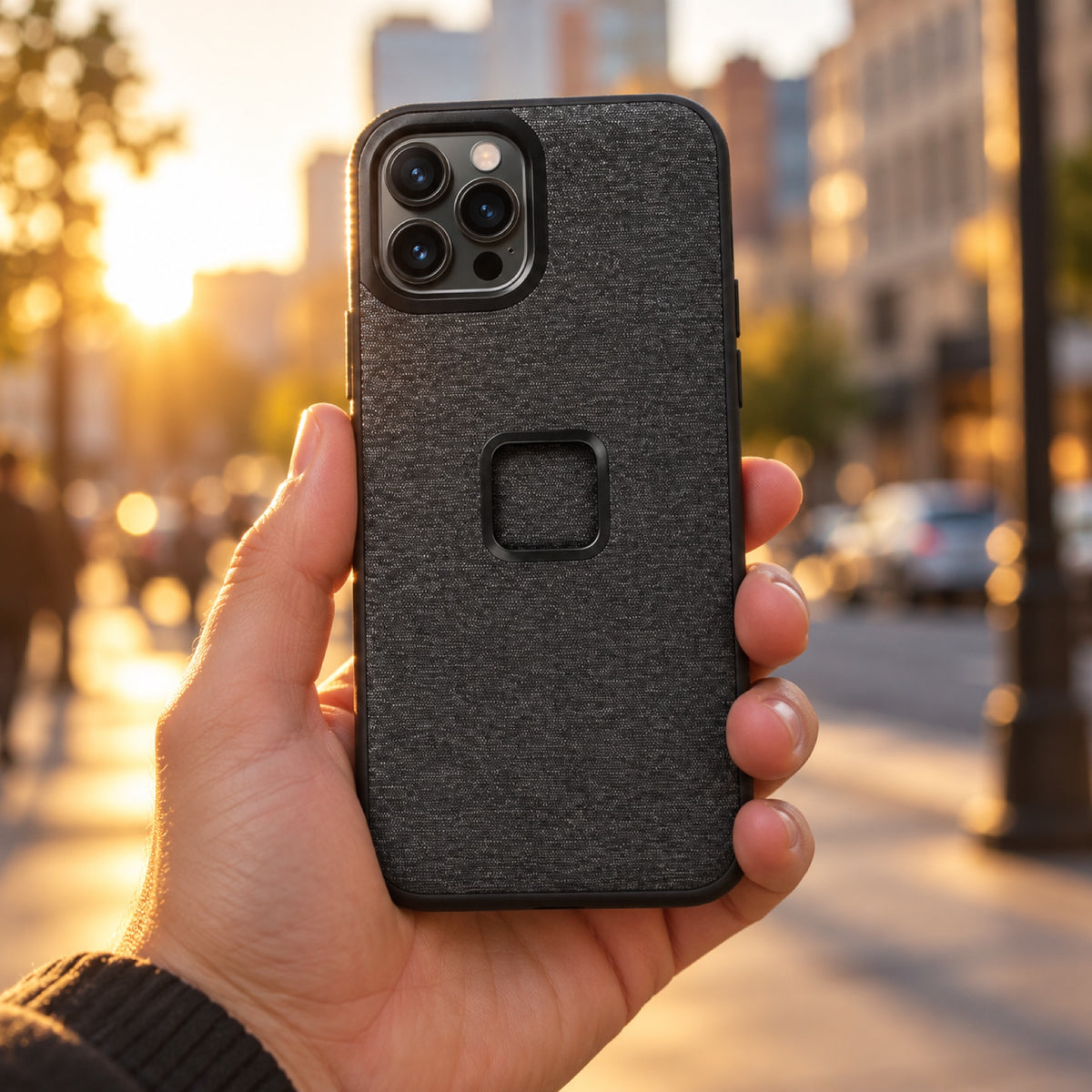 Peak Design Everyday Case iPhone 12 Pro Max – Charcoal – Illustrationsfoto (KI)