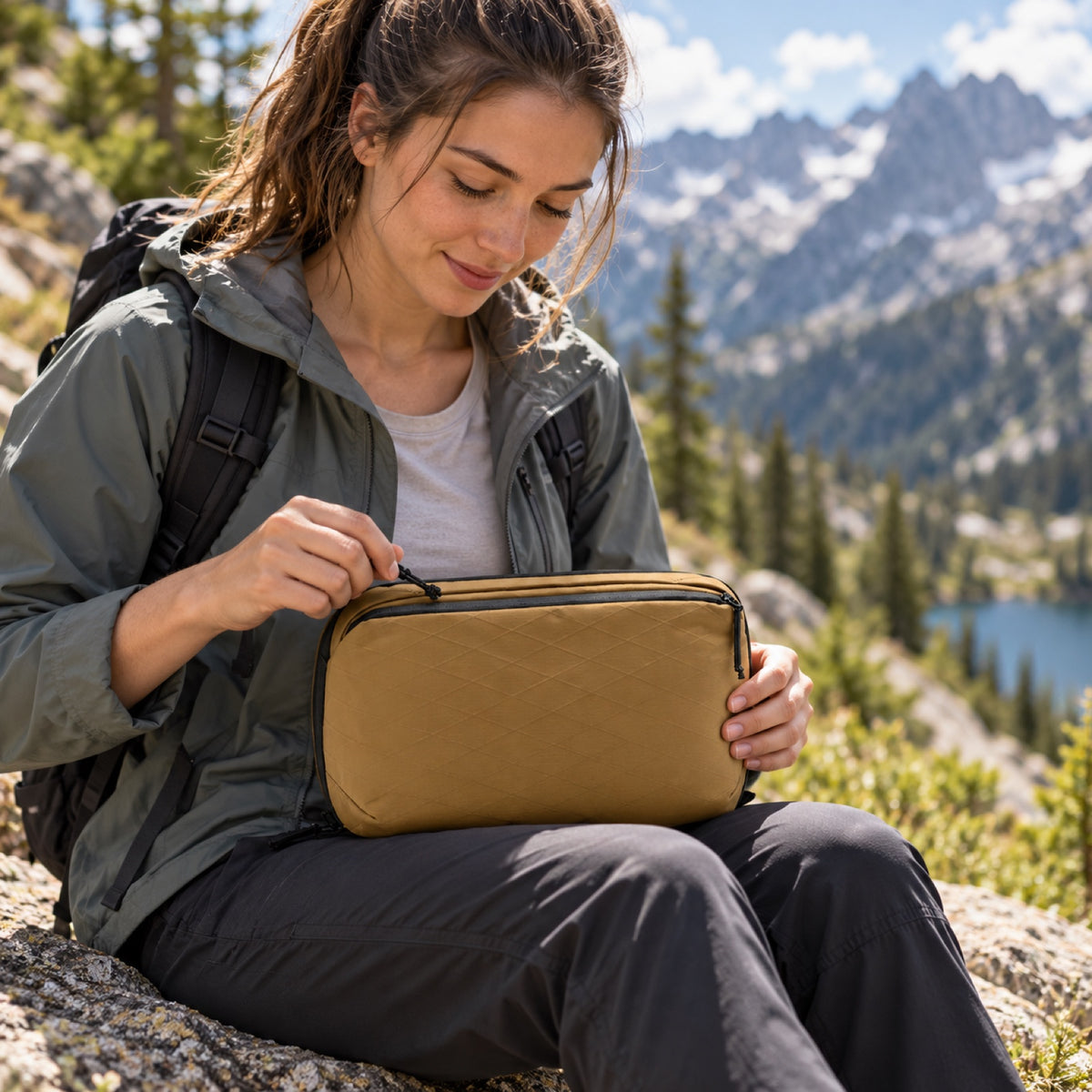 Peak Design Wash Pouch – Coyote – Illustrationsfoto (KI)