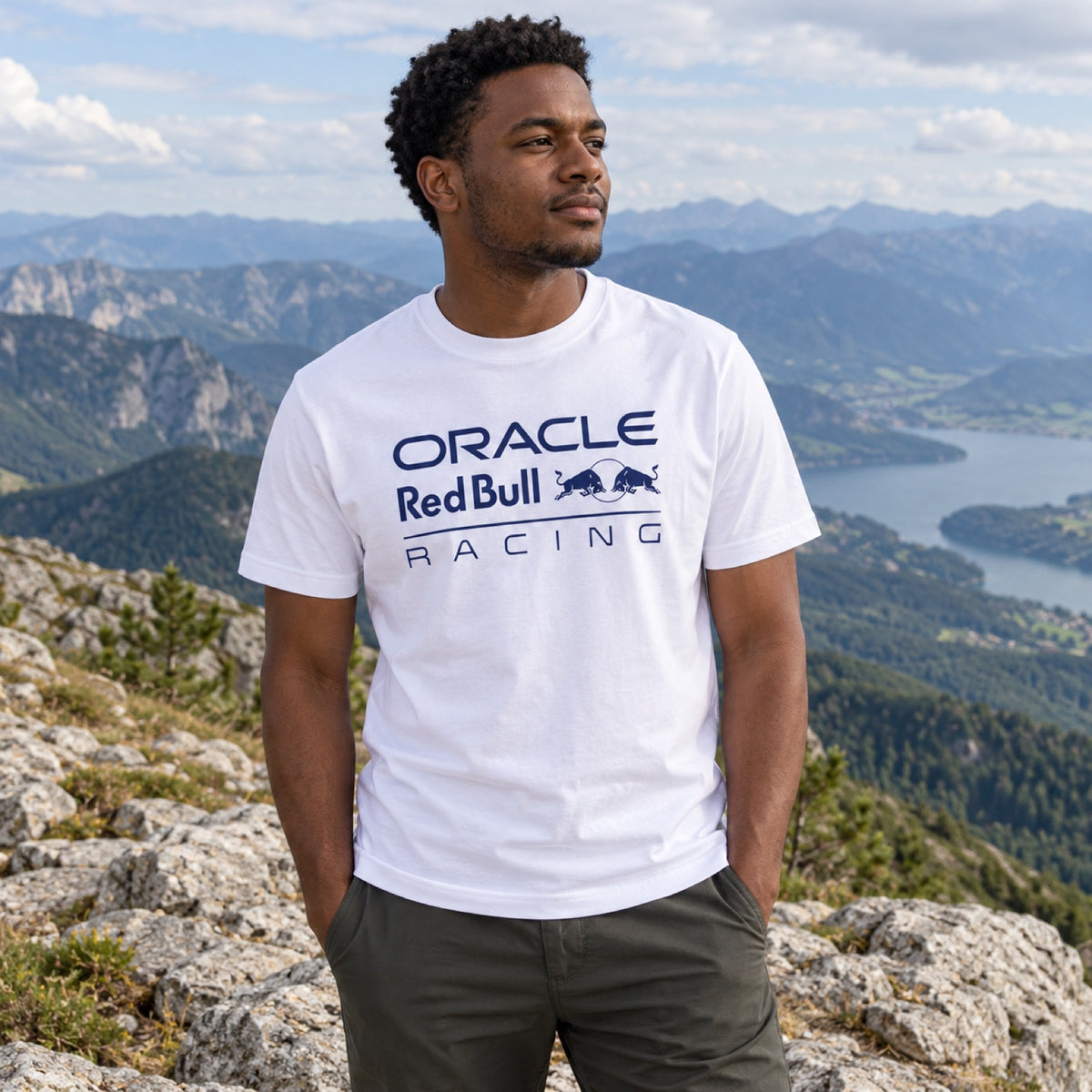 Oracle Red Bull Racing TONAL Edition T-Shirt with Logo – White – ilustrační foto (AI)