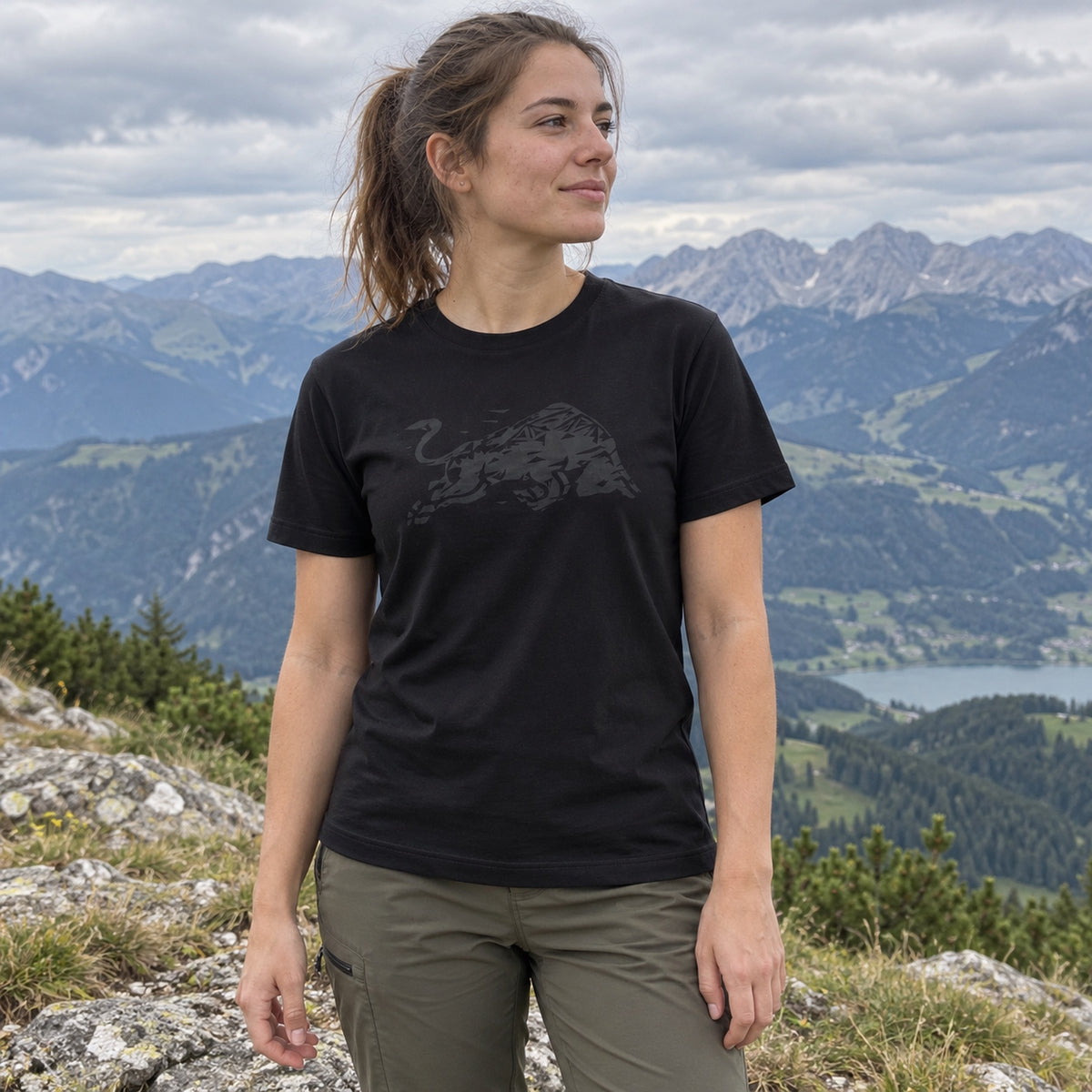Red Bull Ring Paddock Fan-T-Shirt – Schwarz – Illustrationsfoto 2 (KI)