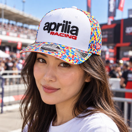 Aprilia Racing Team-Cap – SE Barcelona – Illustrationsfoto (KI)
