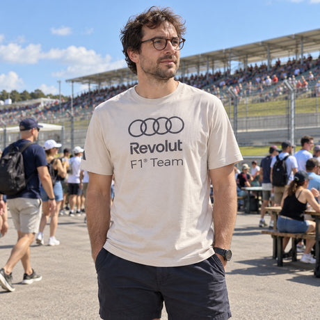 Audi Revolut F1 x Adidas T-Shirt – Beige, Lifestyle Edition – ilustrační foto (AI)