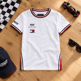 Cadillac F1 x Tommy Hilfiger Kinder-T-Shirt – Team Edition – Illustrationsfoto (KI)