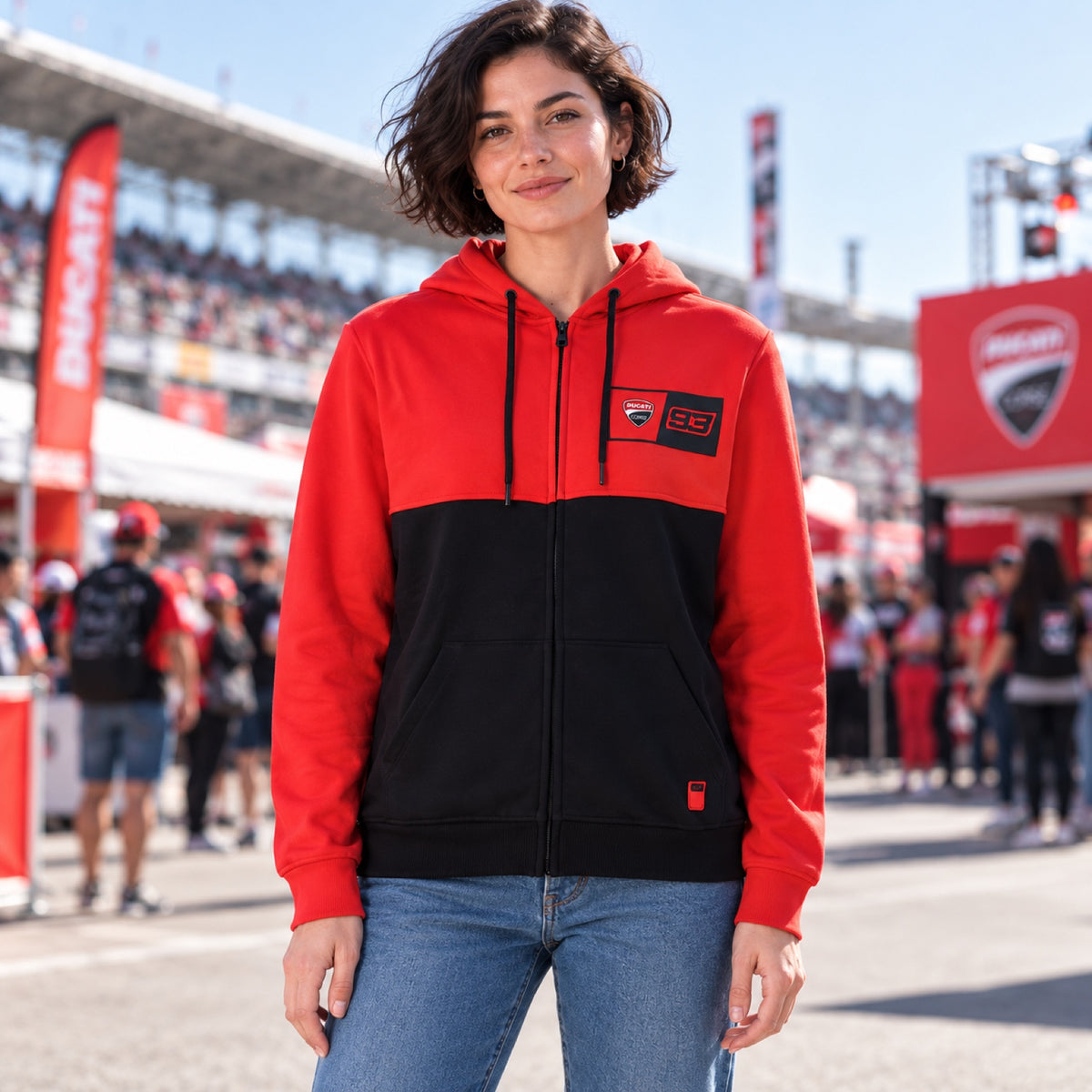 Ducati Corse Fan-Hoodie – Marc Marquez mit 93-Logo – Illustrationsfoto (KI)