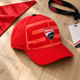 Ducati Corse Kinder-Cap – Marc Márquez mit Logo – Illustrationsfoto (KI)