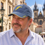 Goodyear Wingfoot Fan-Cap – Hellblau – Illustrationsfoto (KI)