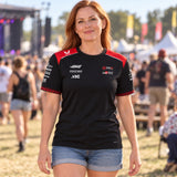 Haas F1 Team T-Shirt mit Sponsorenlogos – Illustrationsfoto (KI)