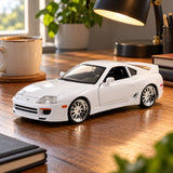 Fast & Furious Toyota Supra 1995 Modell 1:24 – Weiß – Illustrationsfoto (KI)