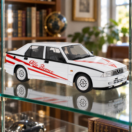 Alfa Romeo 75 Turbo Evoluzione Modell – Weiß – Illustrationsfoto (KI)