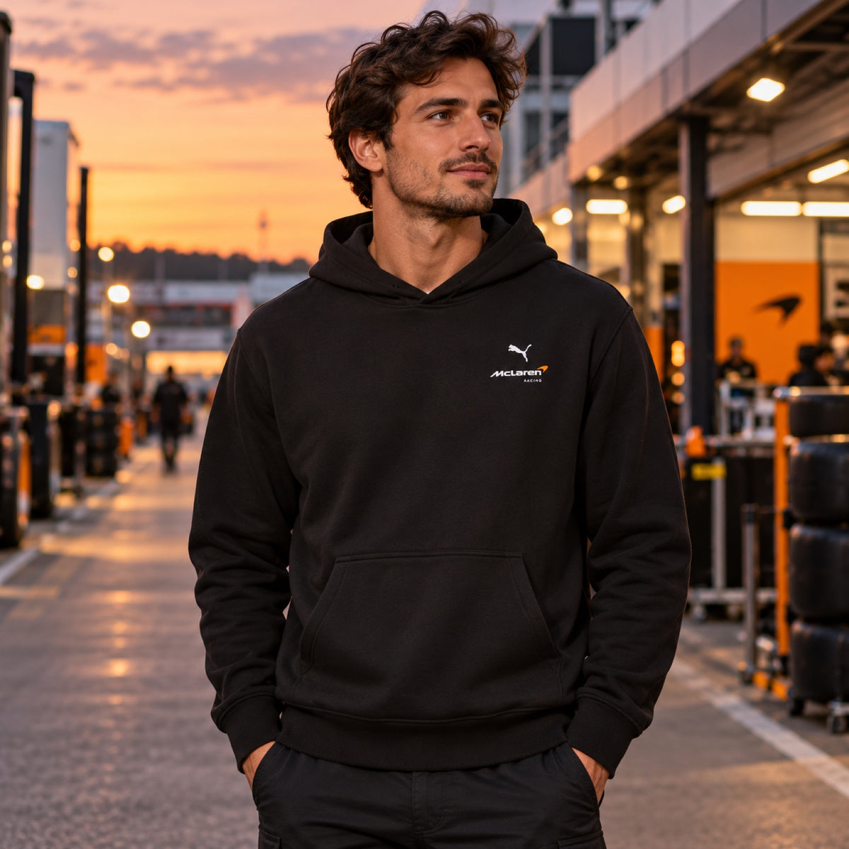 McLaren F1 Hoodie mit Puma-Logo – Schwarz – Freizeit-Edition – Illustrationsfoto (KI)