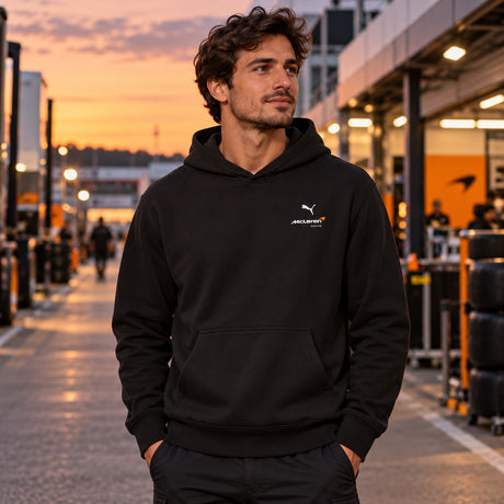 McLaren F1 Hoodie mit Puma-Logo – Schwarz – Freizeit-Edition – Illustrationsfoto (KI)