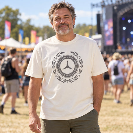 Adidas Mercedes-AMG PETRONAS F1 SILVER ARROWS T-Shirt – Casual Edition – Illustrationsfoto (KI)