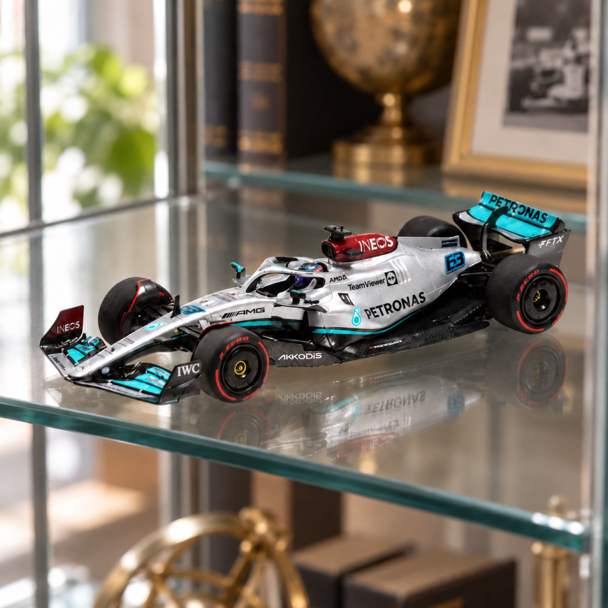 Minichamps Mercedes AMG Petronas W13 E George Russell Model 1:43 – Bahrain 2022 – illustrative photo (AI)