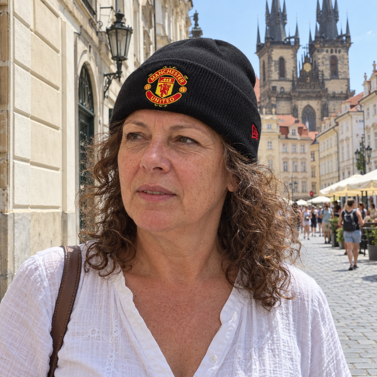 MANCHESTER UNITED CORE Beanie – Black – ilustrační foto 2 (AI)