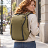 Peak Design Everyday Backpack 20L Zip – Kelp – illustrative photo (AI)