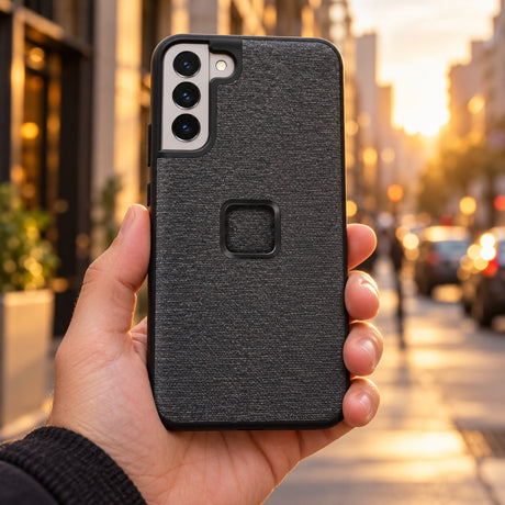 Peak Design Everyday Case – Samsung Galaxy S22+ – Charcoal – illustrative photo (AI)