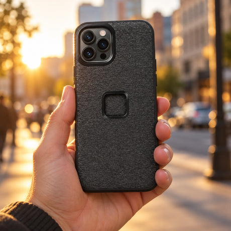 Peak Design Everyday Case iPhone 12 Pro Max – Charcoal – illustrative photo (AI)