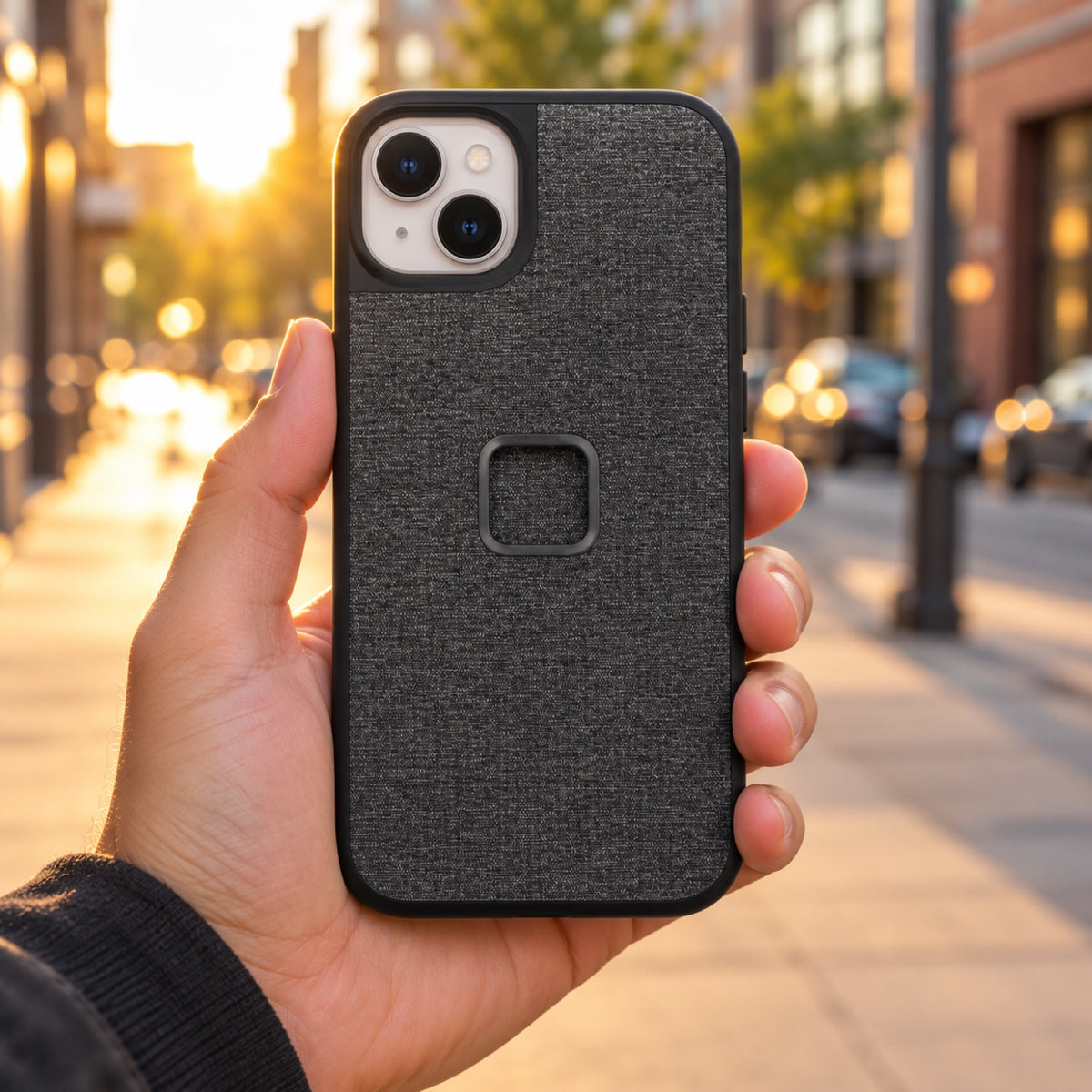 Peak Design Everyday Case für iPhone 14 Plus – Charcoal – Illustrationsfoto (KI)
