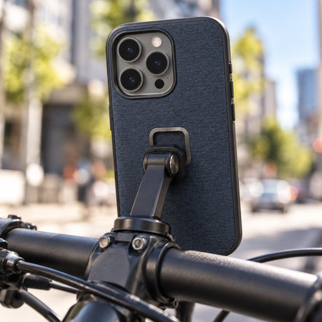 Peak Design Everyday Case iPhone 15 Pro Max v2 – Midnight – Illustrationsfoto (KI)