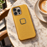Peak Design Everyday Case iPhone 15 Pro Max v2 – Sun – Illustrationsfoto (KI)