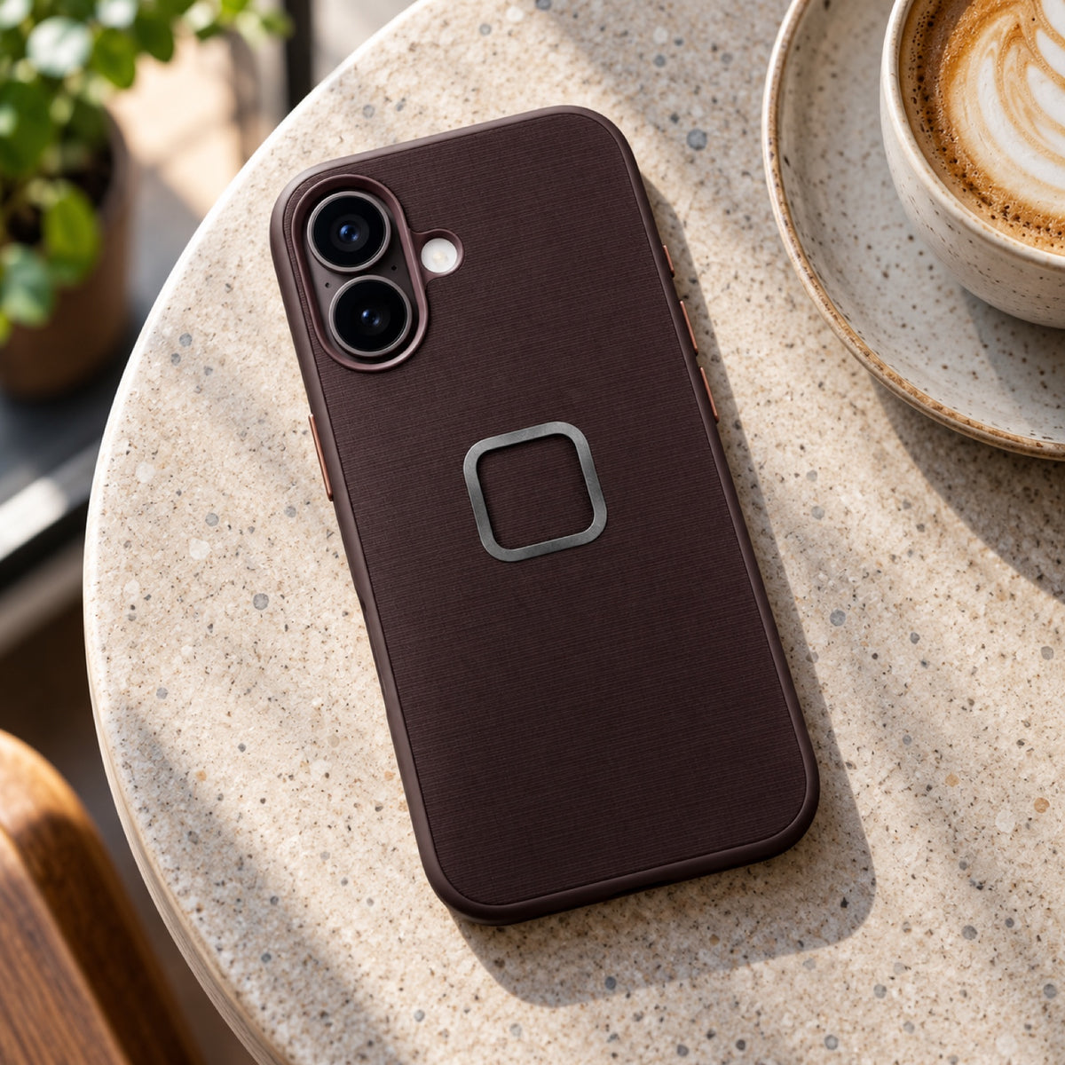 Peak Design Everyday Case – iPhone 16 Standard – Eclipse – Illustrationsfoto (KI)
