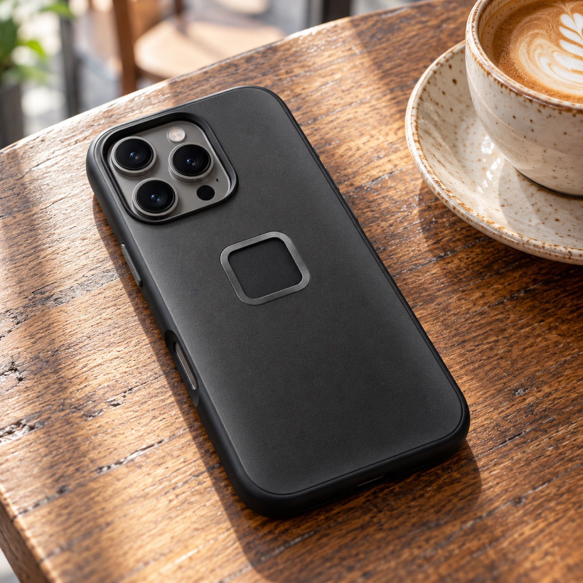 Peak Design Everyday Case iPhone 16 Pro – Black – illustrative photo (AI)