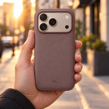 Peak Design Everyday Case Non-Slimlink iPhone 18 Pro – Dusk Clarino – Illustrationsfoto (KI)