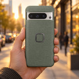 Peak Design Everyday Case Google Pixel 8 Pro – Sage – Illustrationsfoto (KI)