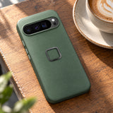 Peak Design Everyday Case – Google Pixel 9 Pro XL – Sage – Illustrationsfoto (KI)