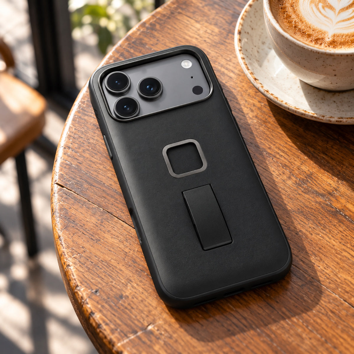 Peak Design Everyday Clarino Loop Case iPhone 17 Pro Max – Black – illustrative photo (AI)