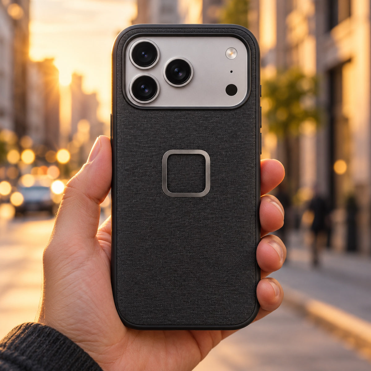 Peak Design Everyday Fabric Case – iPhone 17 Pro – Charcoal – Illustrationsfoto (KI)