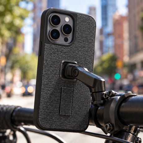 Peak Design Everyday Loop Case iPhone 14 Pro Max – Charcoal – illustrative photo (AI)
