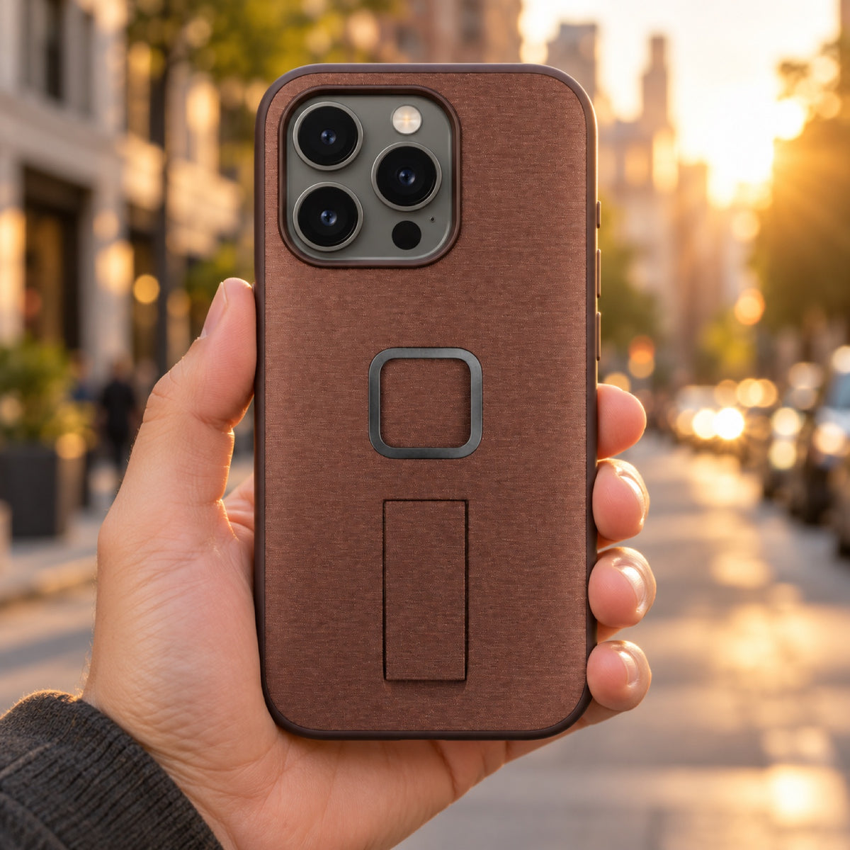 Peak Design Everyday Loop Case iPhone 15 Pro Max v2 – Redwood – Illustrationsfoto (KI)