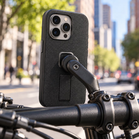 Peak Design Everyday Loop Case iPhone 16 Pro – Charcoal – illustrative photo (AI)
