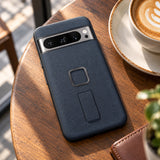 Peak Design Everyday Loop Case Google Pixel 8 Pro – Midnight – Illustrationsfoto (KI)