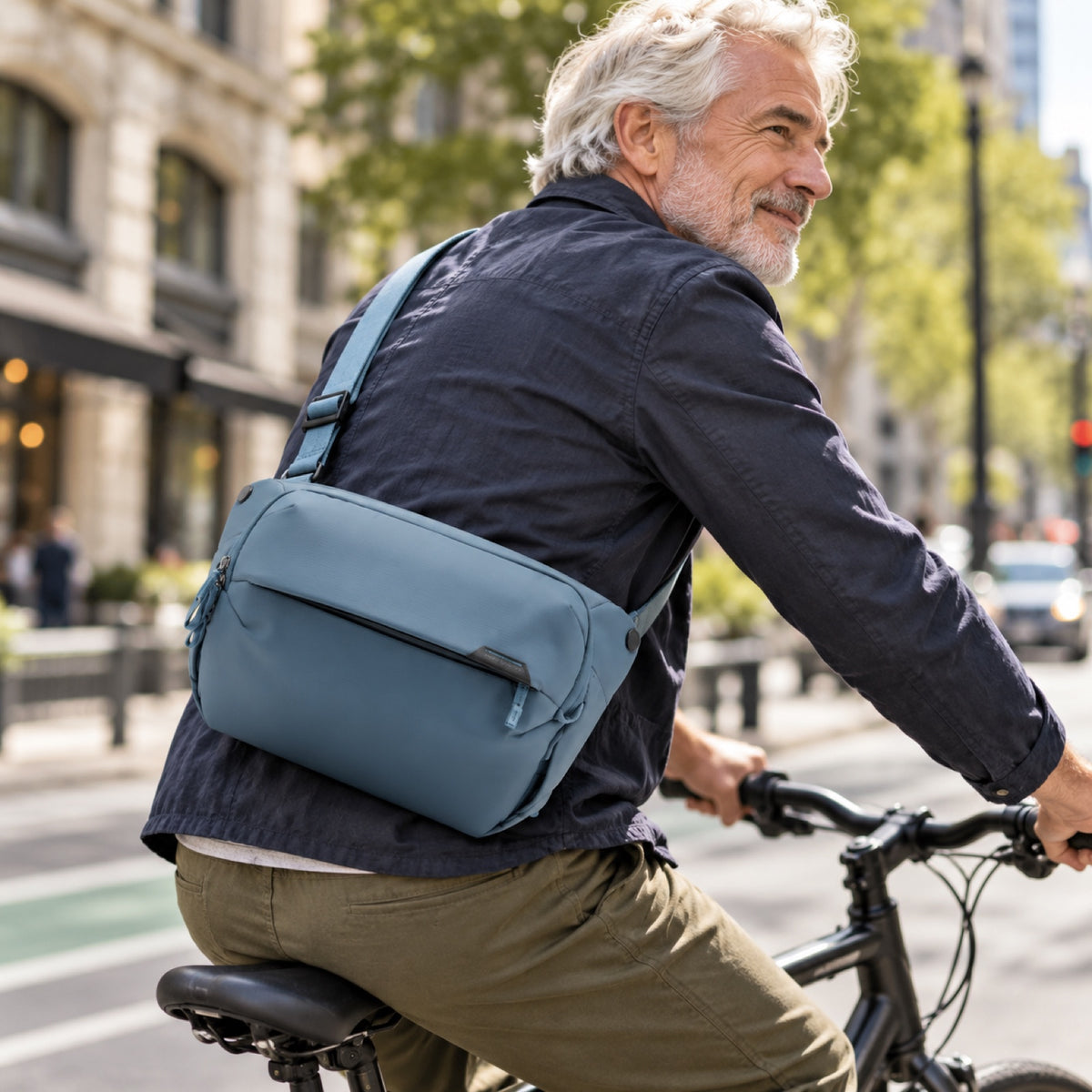 Peak Design Everyday Sling 10L – Ocean – Illustrationsfoto (KI)