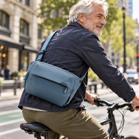 Peak Design Everyday Sling 10L – Ocean – illustrative photo (AI)