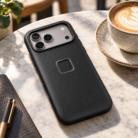 Peak Design GNAR Case – iPhone 17 Pro Max – Schwarz – Illustrationsfoto (KI)