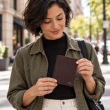 Peak Design Passport Wallet – Eclipse – illustrative photo (AI)