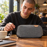 Peak Design Tech Pouch Small – Charcoal – Illustrationsfoto (KI)