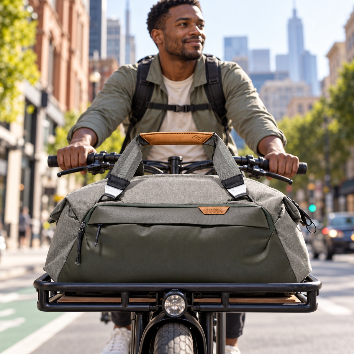 Peak Design Travel Duffel 35L v2 – Sage – Illustrationsfoto (KI)