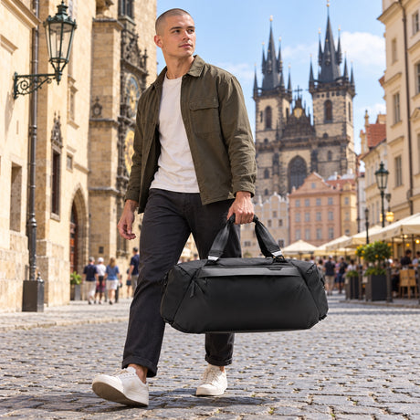 Peak Design Travel Duffel 50L – Black – illustrative photo (AI)
