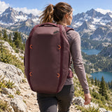 Peak Design Travel Duffelpack 65L – Eclipse – illustrative photo (AI)