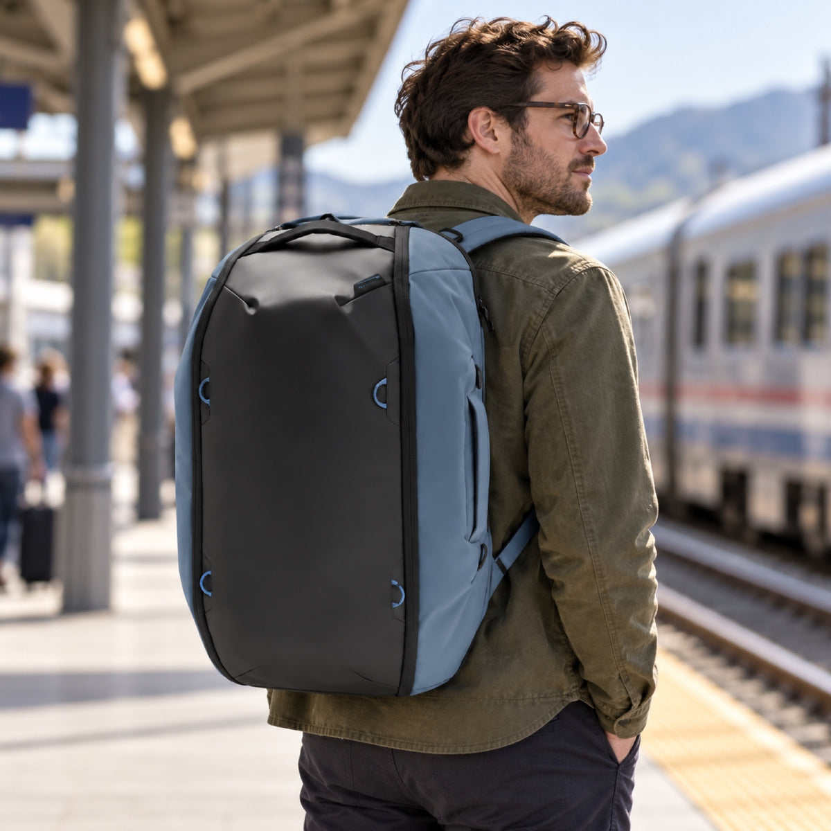 Peak Design Travel Duffelpack 65L – Ocean – Illustrationsfoto (KI)